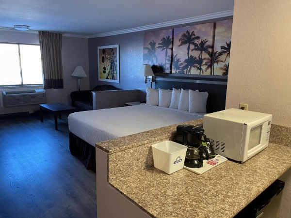 Days Inn by Wyndham Indio image 8